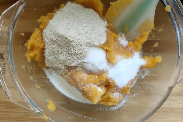 红薯燕麦麸皮芝士披萨的做法图解2