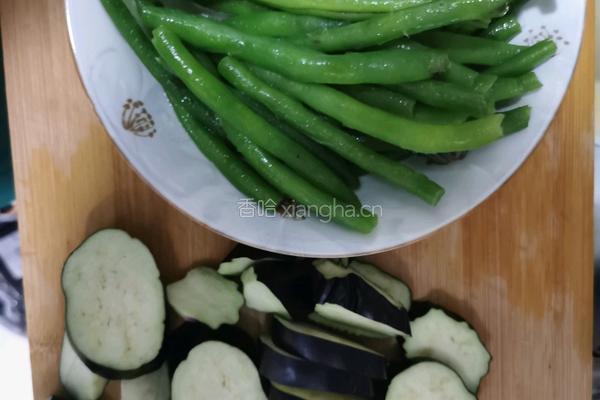 炖茄子豆角的做法图解1