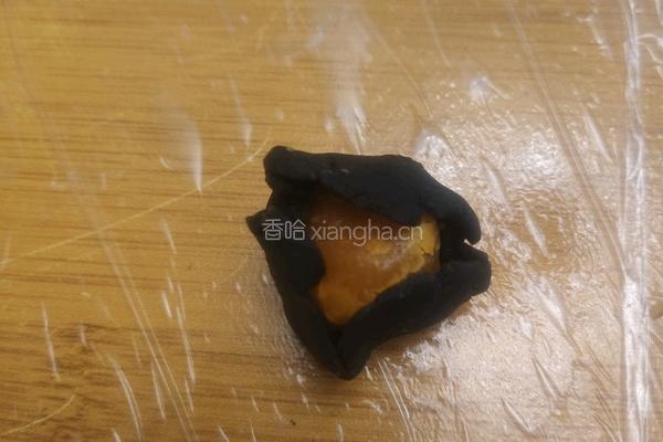小熊猫蛋黄酥的做法图解4