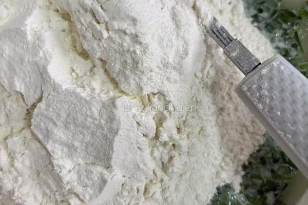 葱香咸口小饼干的做法图解2