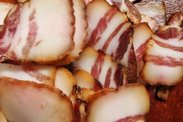 荷兰豆炒腊肉的做法图解2