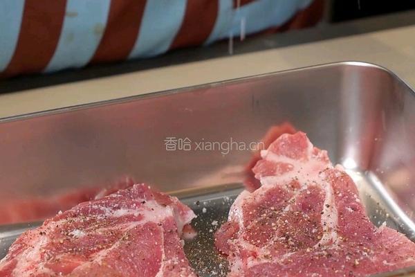 黑松露奶油猪排的做法图解2
