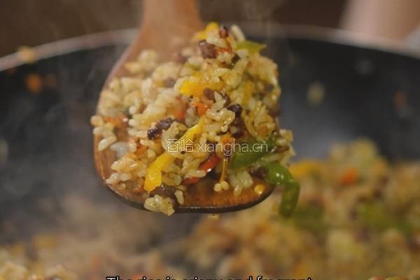 黑松露彩椒牛肉炒饭的做法图解9