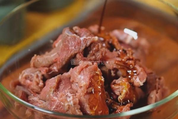 黑松露酱薄荷牛肉的做法图解1