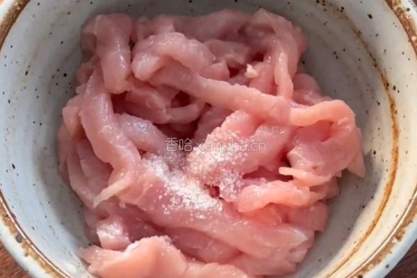 蛋皮肉丝汤的做法图解1