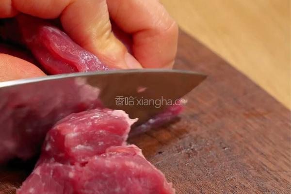 孜然土豆牛肉粒的做法图解1