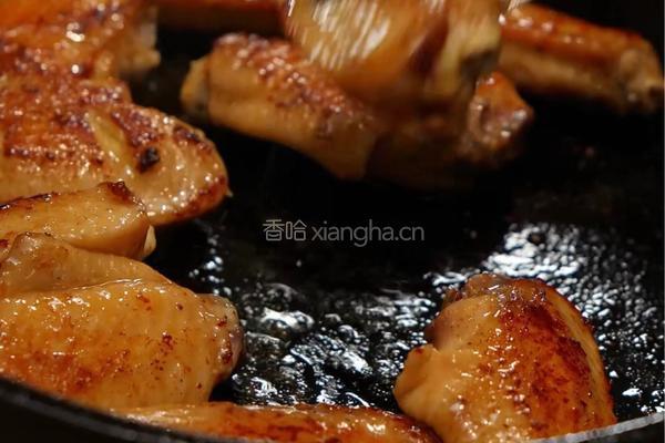 谁能拒绝这锅玉米鸡翅煲的做法图解3