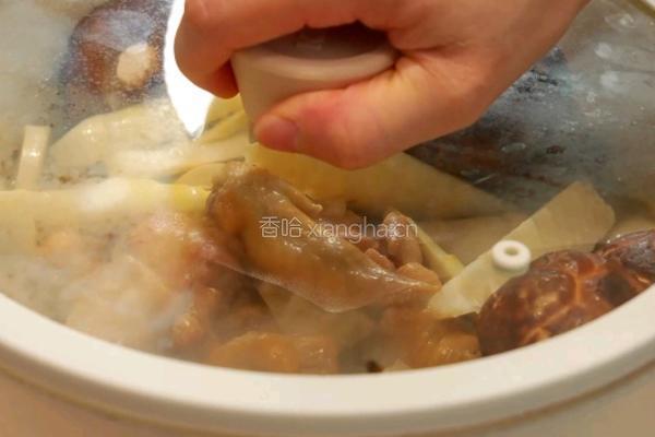 春笋焖鸡煲的做法图解8