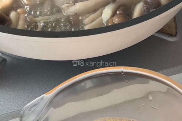 入口滑嫩、菌菇鲜香的菌菇滑蛋真的绝了～超简单哟～的做法图解4