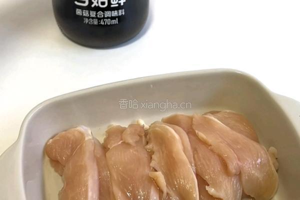 黑椒口蘑煎鸡肉的做法图解1