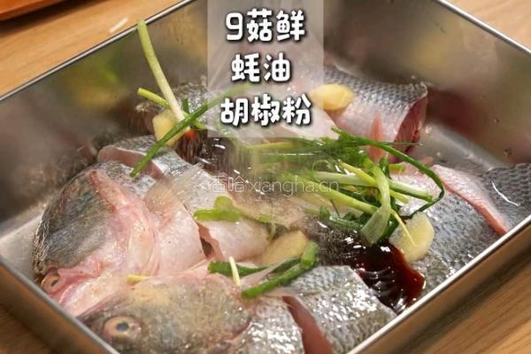 葱烧鲈鱼的做法图解2