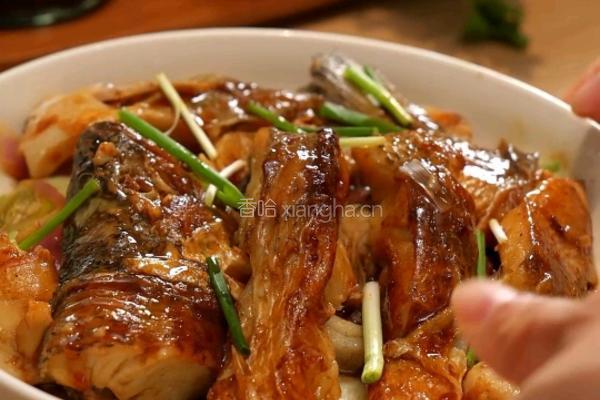 葱烧鲈鱼的做法图解8