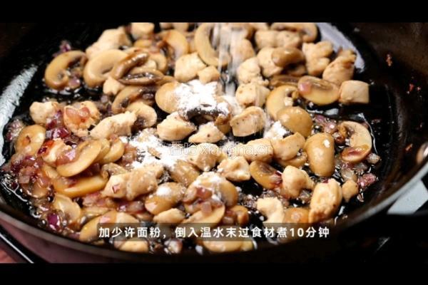 法式鲜虾玉米蘑菇汤的做法图解6