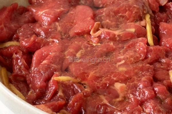 菌菇牛肉煲的做法图解3