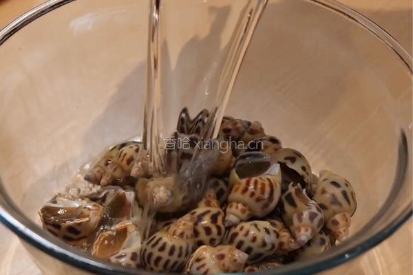 蒜香盐焗花螺丨一口鲜到骨子里的极致美味的做法图解1