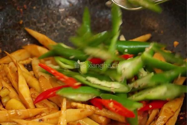 笋尖炒牛肉丨脆嫩与鲜嫩的舌尖碰撞的做法图解6