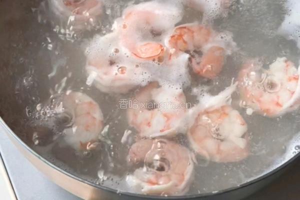 牛油果虾仁沙拉的做法图解2