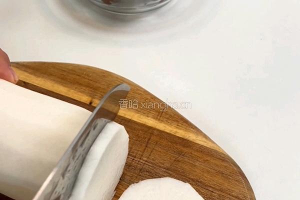 素烧萝卜的做法图解1
