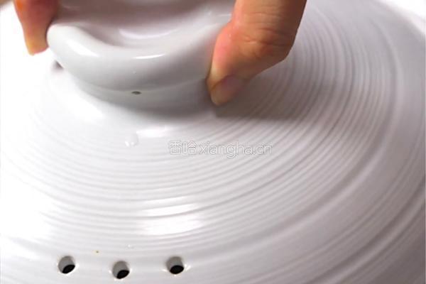 香到跺脚！一锅搞定神仙鸡翅啫啫煲的做法图解6