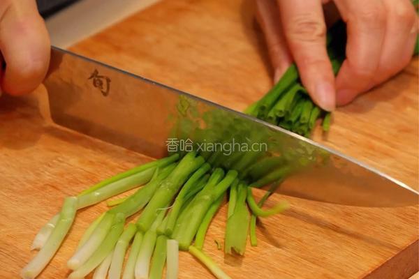 一口入魂！在家复刻鲜嫩多汁的姜葱烧鸡的做法图解2