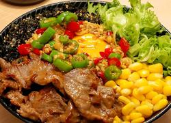 生菜牛肉拌饭