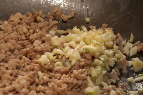 这道肉末豆腐抱蛋，鲜到舌头打卷！的做法图解2