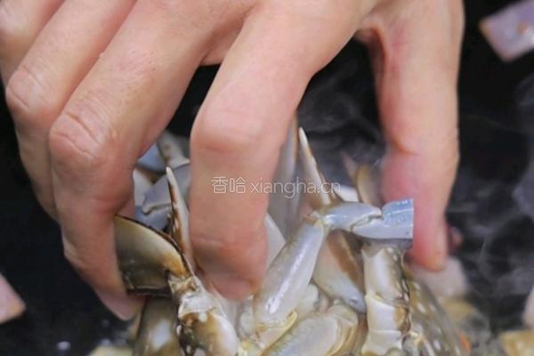金汤红膏蟹的做法图解5