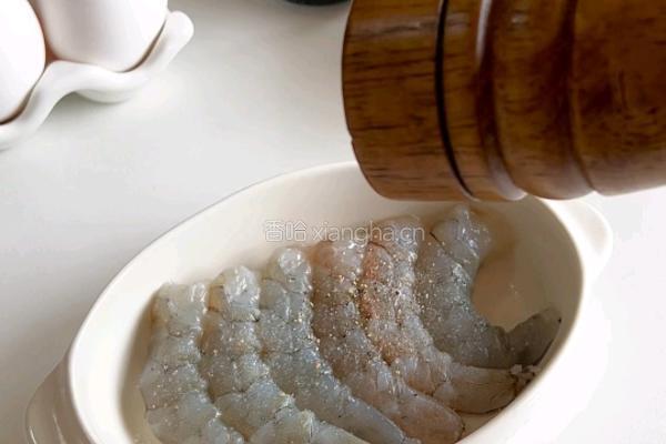 黑松露包菜虾仁烘蛋的做法图解1