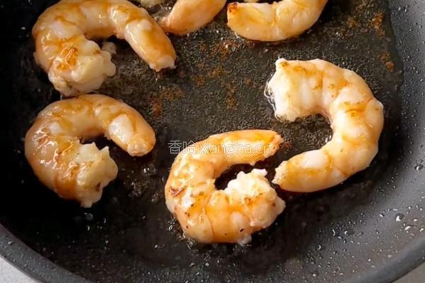 黑松露包菜虾仁烘蛋的做法图解4