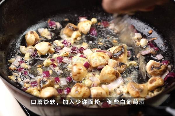 黑松露菌菇炖鸡：山野珍馐的馥郁交响 的做法图解4