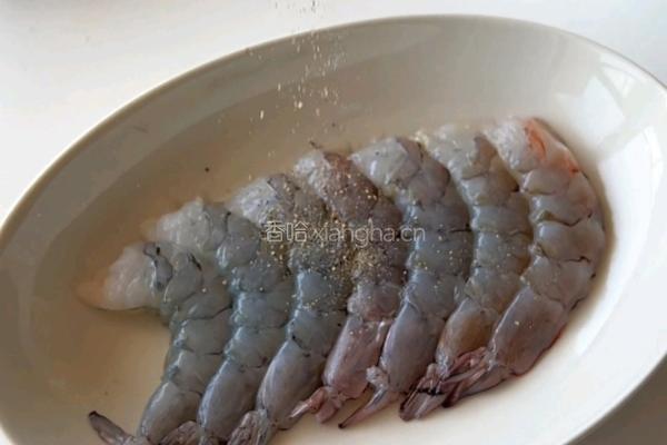 黑松露虾仁牛油果烘蛋的做法图解1