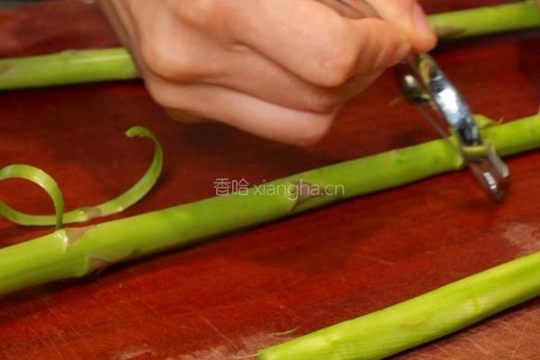 芦笋牛肉卷的做法图解1