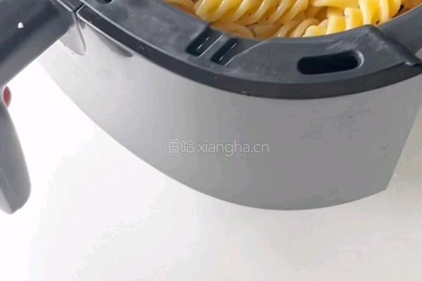 空气炸锅烤意面的做法图解7
