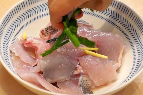 清蒸鲈鱼片的做法图解2