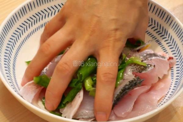 清蒸鲈鱼片的做法图解3