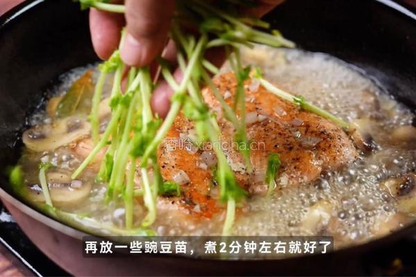 蔬菜菌菇三文鱼的做法图解6