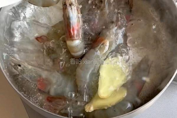 虾仁魔芋结沙拉的做法图解1
