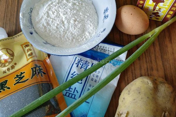 土豆丝鸡蛋饼的做法图解1