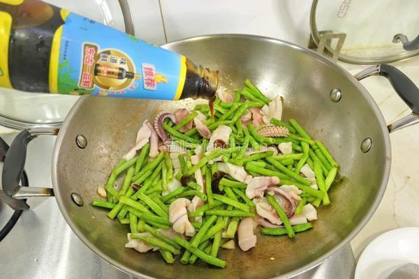鱿鱼炒豆角的做法图解8