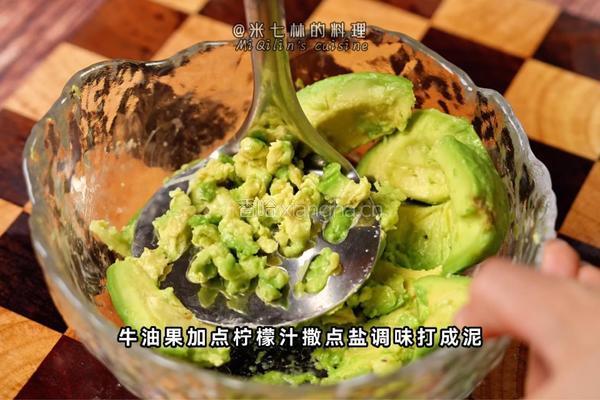 松露牛油果蒜香虾的做法图解2