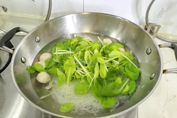 肉丸青菜汤米粉的做法图解6