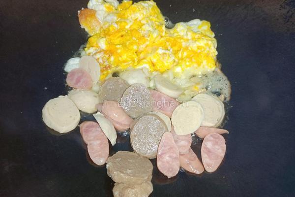 鸡蛋肉丸炒手工河粉的做法图解3