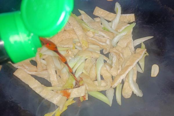 油豆腐炒芹菜的做法图解8
