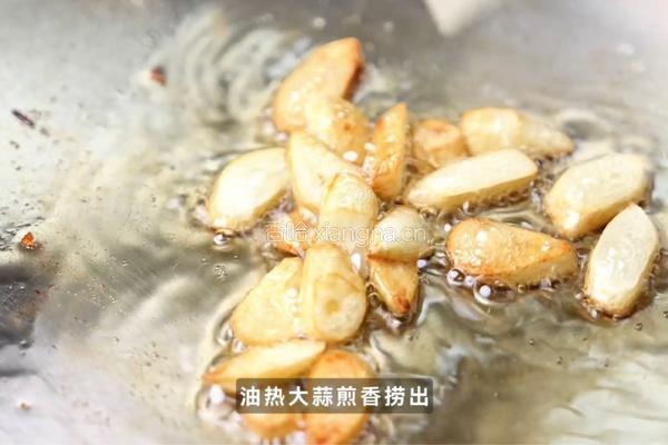 西班牙蒜香火腿蘑菇的做法图解2