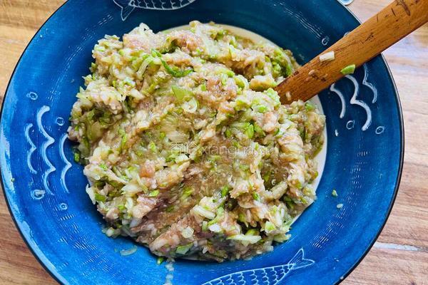 大肉西葫芦水饺的做法图解3