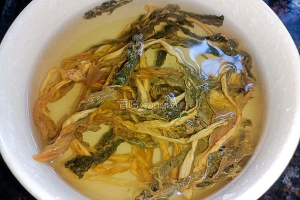 猪骨菜干汤的做法图解1