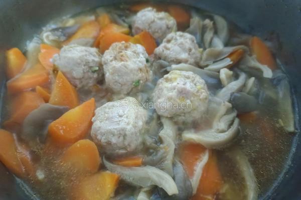 胡萝卜平菇炖肉丸的做法图解9