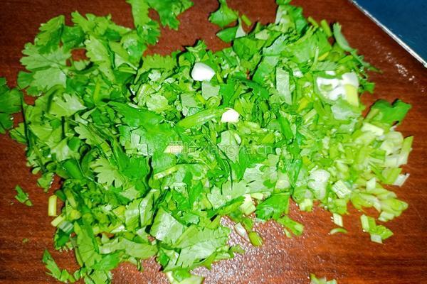 香菜葱花煎蛋的做法图解2