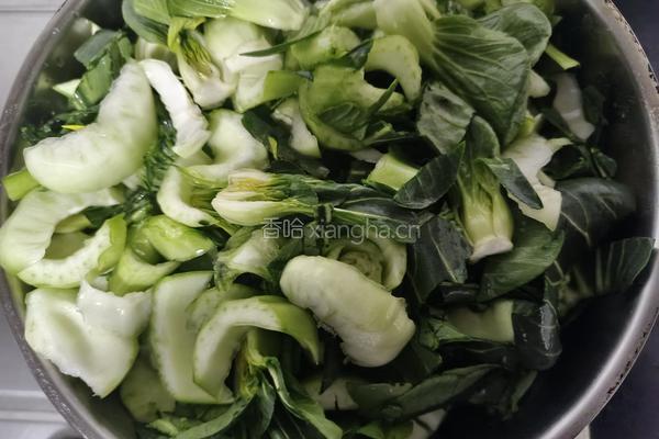 金针菇炒油菜的做法图解2