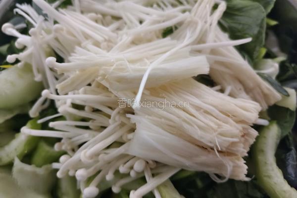 金针菇炒油菜的做法图解3